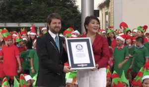 Bangkok: nouveau record du monde de lutins de Noël réunis