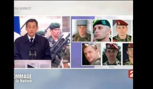 Nicolas Sarkozy rend hommage aux soldats français