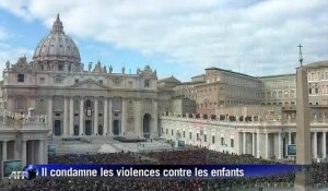 Noël: le pape dénonce les exactions des jihadistes dans le monde