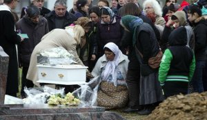 Aux funérailles du bébé rom, la douleur des proches éclipse la polémique