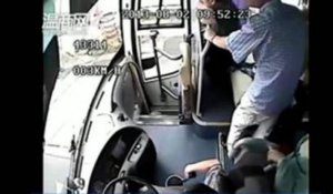 Accident de bus en Chine filmé de l'intérieur du véhicule