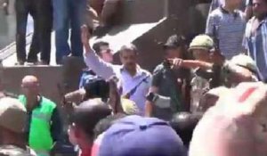 Egypte : les forces de l'ordre font évacuer la mosquée assiégée du Caire