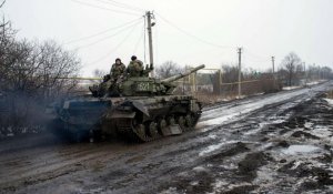 Bombardement meurtrier à Donetsk, l'armée se retire de l'aéroport