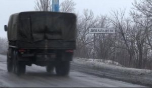 Vidéo : pas de trêve à Debaltseve dans l'est de l'Ukraine, le bilan s'alourdit