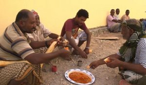 Des pêcheurs yéménites arrivent au camp de réfugiés à Djibouti