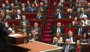 "J'assume, oui, j'assume", l'anaphore de Valls aux députés