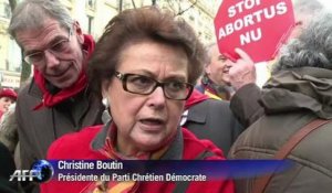Avortement: les antis manifestent à Paris