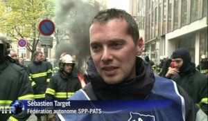 Plus de 400 pompiers professionnels manifestent à Lille