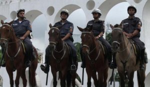 Rio: des policiers à cheval pour renforcer la sécurité