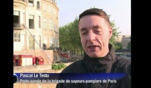 L'hôtel Lambert ravagé par les flammes en plein Paris