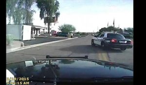 Etats-Unis: une voiture de police percutant un piéton armé