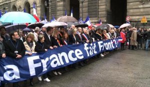 Paris: le FN défile en l'honneur de Jeanne d'Arc