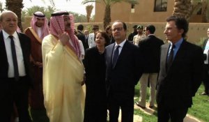 Hollande en visite dans la cité historique saoudienne de Dir'iya