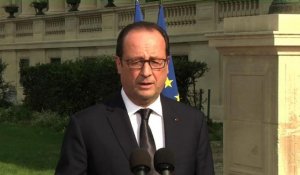 Crash d'Air Algérie: Hollande reçoit les proches des victimes
