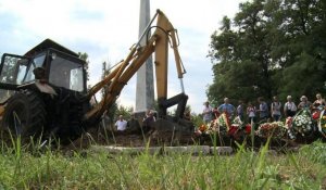 Ukraine: Slaviansk ouvre sa première fosse commune