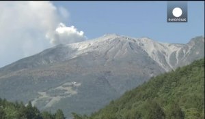 Japon: difficiles opérations de secours sur le volcan Ontake
