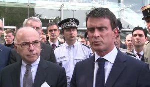 Terrorisme: à la gare Montparnasse, Valls appelle à la vigilance