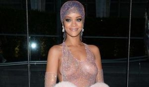 La robe très sexy de Rihanna - ZAPPING PEOPLE BEST OF DU 08/08/2014