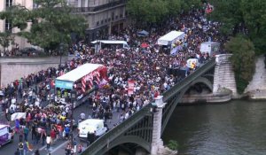 Des milliers de personnes pour la "Marche des fiertés à Paris"