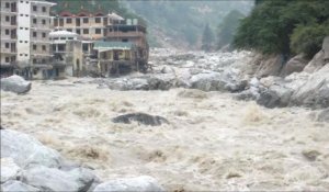 Inde: le mauvais temps ralentit l'accès aux survivants