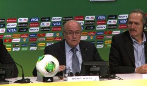Foot: Blatter dit "comprendre les troubles sociaux" au Brésil