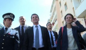 Marseille: Manuel Valls visite une cité placée en ZSP