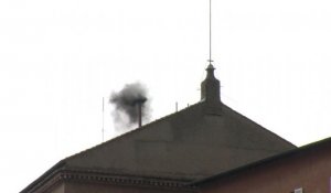 Fumée noire au Vatican, pas encore de pape