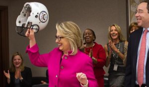 Hillary Clinton est de retour, photos et sourire à l'appui