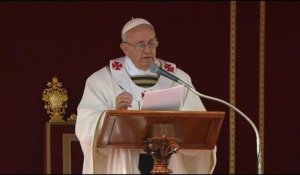 Le pape prône un "service humble et concret"