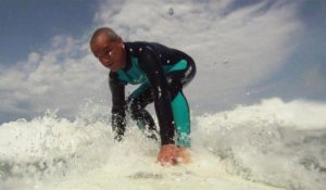 Portrait d'un surfeur mal-voyant