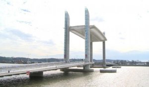 Bordeaux: François Hollande inaugure le pont Chaban-Delmas