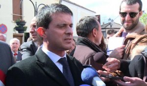 Mariage homo: Valls conseille aux manifestants de réfléchir