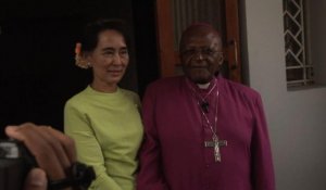 Desmond Tutu affirme à Suu Kyi croire en une Birmanie "libre"