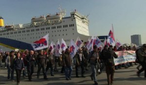 Grèce: la police antiémeute lancée contre des marins en grève