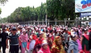 1er mai: colère des ouvriers du textile à Dacca