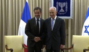 Le président israélien Shimon Peres reçoit Nicolas Sarkozy