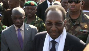 Le président malien rend visite aux soldats français