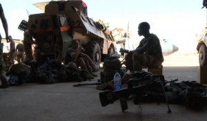 Les soldats français et africains prennent position au Mali
