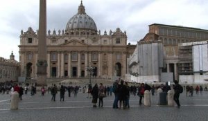 Les touristes surpris de la démission du pape Benoît XVI