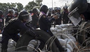La police démantèle plusieurs camps d'opposants à Bangkok