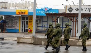 En direct : tensions en Crimée, Kiev dénonce l'envoi de 6 000 soldats russes en Ukraine