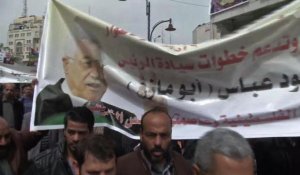 Des milliers de Palestiniens manifestent pour soutenir Abbas