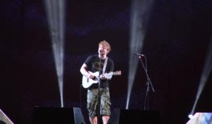 Ed Sheeran chante une chanson à une adolescente mourante