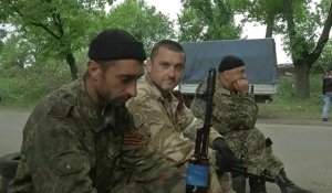Vidéo : À Sloviansk, les pro-russes défient l'armée ukrainienne