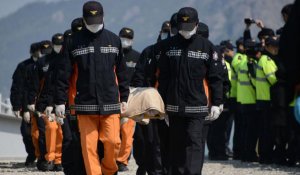 Corée du Sud : une vingtaine de corps repêchés du ferry naufragé