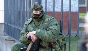 En Crimée, les militaires ukrainiens refusent de désarmer