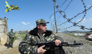 Crimée : des forces pro-russes prennent d'assaut une base ukrainienne