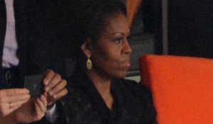 ZAPPING ACTU DU 11/12/2013 - La jalousie de Michelle Obama lors des obsèques de Mandela