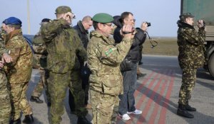 Ukraine : des pro-russes retiennent en otage des "espions de l'Otan"