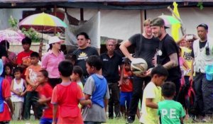 Philippines: Beckham joue avec des jeunes survivants du typhon Haiyan